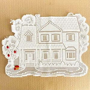 Doily, house / apples accents, white / red